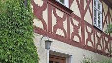 Die Alte Schule wird von der Dorfgemeinschaft und VHS rege genutzt. Ihre Sanierung war das erste Projekt der Dorferneuerung.