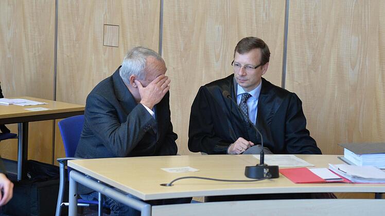 Ein ganz besonderer Tag für Anwalt Felix Leyde (rechts): Er wurde in der Verhandlungspause Vater der kleinen Clara. Fotos: Ronald Rinklef/CT-Archiv