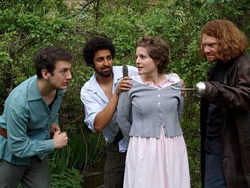Was ist los auf dem Schiffbauplatz? "Peter Pan!" Benjamin Mangelsdorf, Pascal Averibou, Susanna Bauernfeind und Benjamin Bochmann (von links). Foto: Chapeau Claque