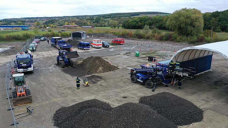 Das THW Haßfurt half im Oktober vergangenen Jahres auch beim Ausbau des Corona-Testzentrums in Wonfurt. Foto: Tobias Marquardt/THW