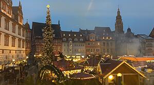 Weihnachtsmarkt in Coburg 2023 Auch dieses Jahr bereitet der Weihnachtsmarkt seinen Besuchern eine leuchtende Vorweihnachtzeit im Herzen Coburgs.