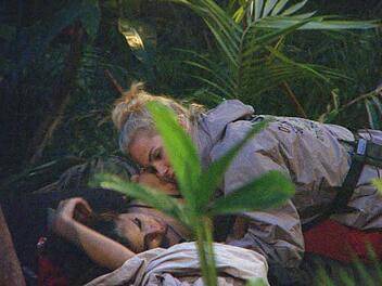 Tanja und Angelina. Nach sechs Tagen im Dshcungelcamp reicht es manchem Kandidaten. Foto: RTL Alle Infos zu "Ich bin ein Star - Holt mich hier raus!" im Special bei RTL.de: www.rtl.de/cms/sendungen/ich-bin-ein-star.html