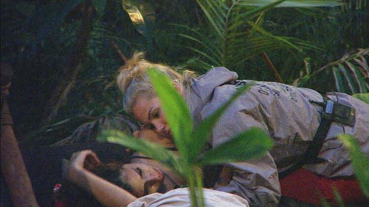 Tanja und Angelina. Nach sechs Tagen im Dshcungelcamp reicht es manchem Kandidaten. Foto: RTL Alle Infos zu "Ich bin ein Star - Holt mich hier raus!" im Special bei RTL.de: www.rtl.de/cms/sendungen/ich-bin-ein-star.html