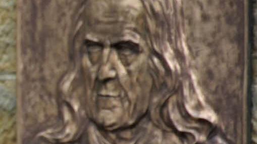 Das relief am Friedrich-Rückert-Denkmal