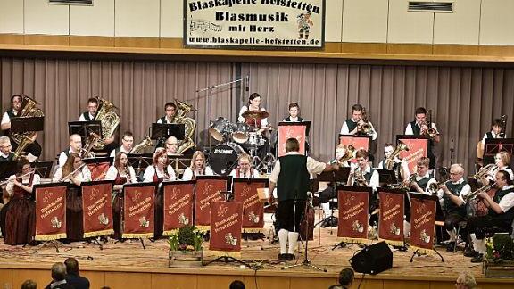 Erstmals ganz alleine gestaltet die Blaskapelle Hofstetten ihren "Abend der Blasmusik" in der Rudolf-Mett-Halle in Königsberg. Die Musiker wollen die Konzertbesucher gut unterhalten. Foto: Archiv Gerold Snater