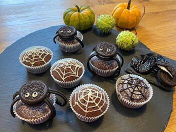 Halloween_Muffins_Gespenster_Spinnen.jpg