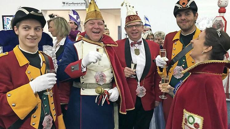 Der neue Stadtsoldat, Rekrut Michael Schütz, Prinz Udo I., Kanzler Georg Löffler, Stadtsoldat Christian Grebner sowie Prinzessin Silke II.