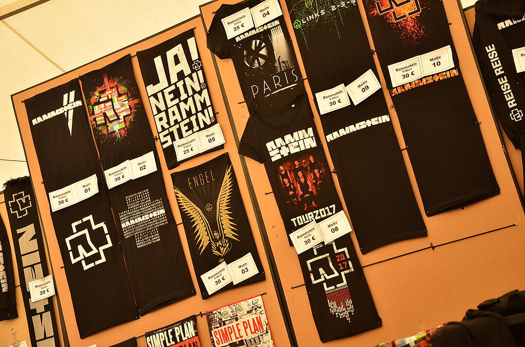 Merch und Bandshirts: Shoppen bei RIP