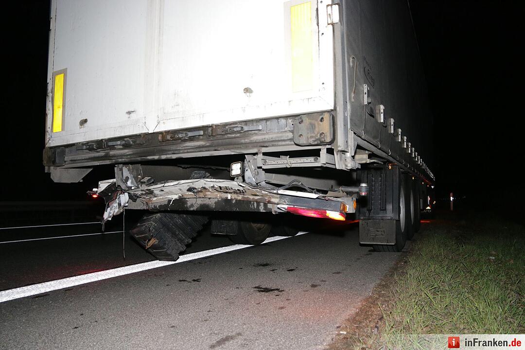 Pkw prallt gegen Lkw: Unfall auf A70