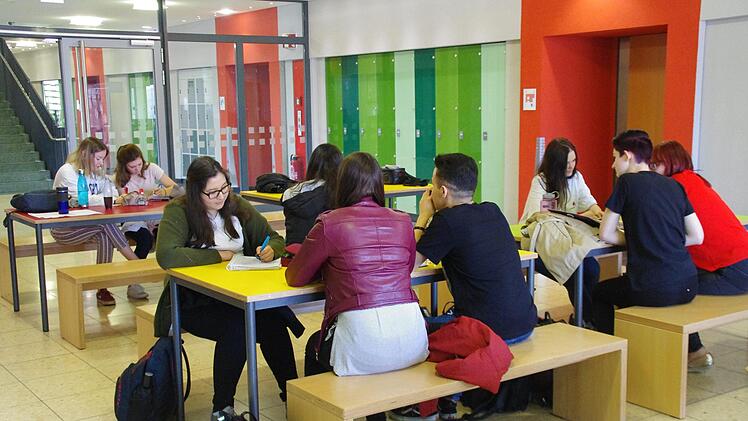 Die Farbe hält Einzug und gestaltet die Aufenthaltsbereiche viel angenehmer. Foto: Marco Meißner