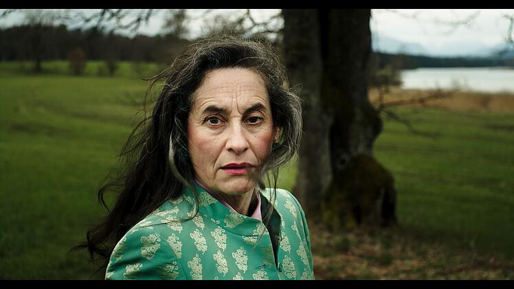 Der vielleicht komplexeste, teilweilse schwer anschaubare Film ist "Die Heilung": Susana Fernandes Genebra spielt eine Frau mittleren Alters, die versucht &uuml;ber eine Meditation ihre schwierige Pers&ouml;nlichkeit und Beziehung zu durchsteigen und sich einfach mal locker zu machen.