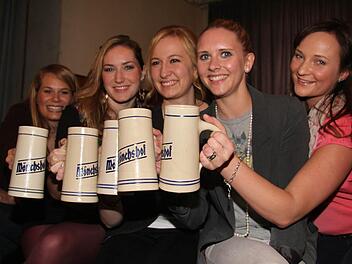 Diese fünf jungen Frauen wollen "Bayerische Bierkönigin 2014" werden: (von links) Andrea Lechleiter, Andrea Lindner, Christine Lang, Marie-Theres Waldenfels und Tina-Christin Rüger. Fotos: Sonja Adam