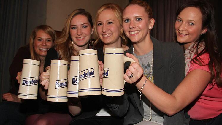 Diese fünf jungen Frauen wollen "Bayerische Bierkönigin 2014" werden: (von links) Andrea Lechleiter, Andrea Lindner, Christine Lang, Marie-Theres Waldenfels und Tina-Christin Rüger. Fotos: Sonja Adam
