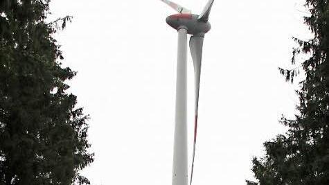 Fünf Windräder dieser Größenordnung sollen auf dem Reinberg zwischen Wildenberg und Hain errichtet werden.  Foto: Friedwald Schedel
