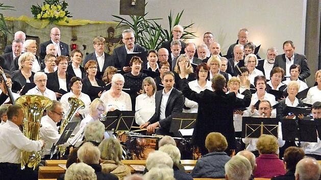 Vier Ch&ouml;re, eine Orgel und ein Blechbl&auml;serensemble haben sich f&uuml;r ein Benefizkonzert zusammengetan - mit Erfolg.  Foto: Elisabeth Assmann