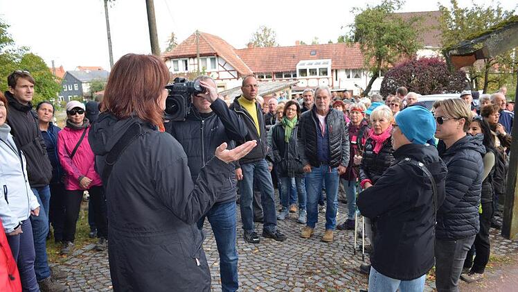 Die Wanderung führte entlang des Naturlehrpfades am Hopfenberg in Streufdorf in Richtung Seidingstadt. Foto: Gabi Bertram