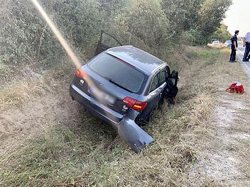Im Kreis W&uuml;rzburg kam ein 81-J&auml;hriger von der Fahrbahn ab und erlag sp&auml;ter im Krankenhaus seinen schweren Verletzungen.