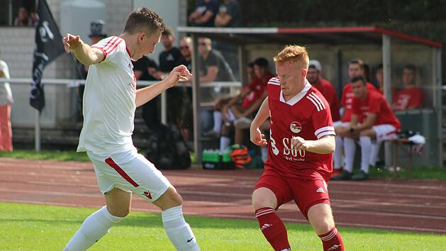 Rene Knie (rechts) und seine Coburger erspielten sich immer wieder M&ouml;glichkeiten, lie&szlig;en aber die Effizienz vermissen.