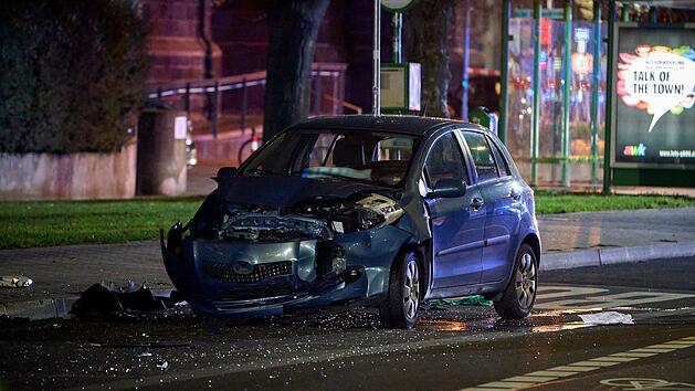 Mann verletzt mit Auto in Gie&szlig;en mehrere Menschen