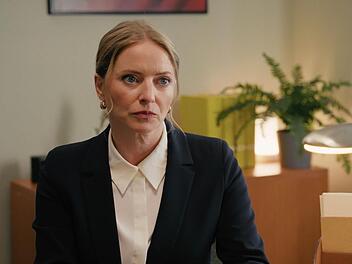 In der neuen SAT.1 Vorabendserie "Ein Hof zum Verlieben" verk&ouml;rpert Diana Staehly die Anw&auml;ltin Laura Albers, die unerwartet einen Apfelhof erbt.