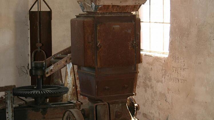 Vorher und Nachher: die ehemalige Schrotmühle wurde restauriert ...  Foto: Sabine Weinbeer