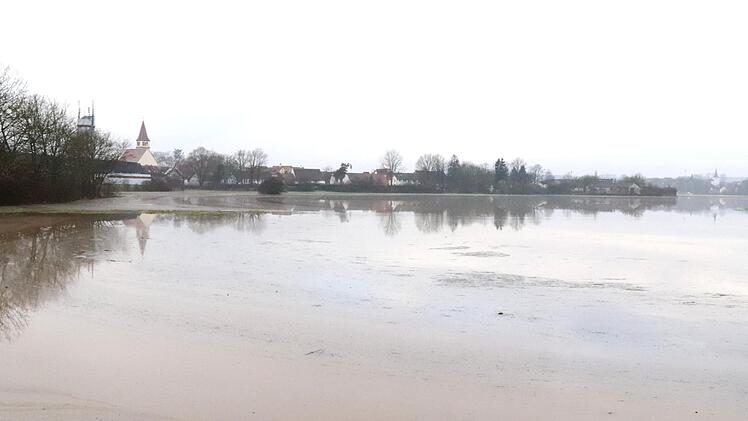 Hochwasser im Aischgrund.  Foto:Johanna Blum