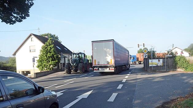 An der Kreuzung B 85/B 89 in Ha&szlig;lach soll ein Kreisel entstehen und zeitraubende R&uuml;ckstaus vermeiden.