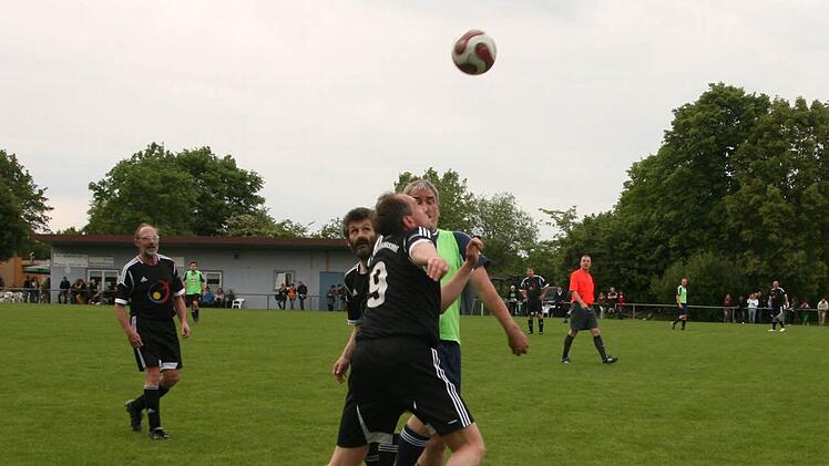 Bayerische-Fußball-Klerus-Auswahl vs. Promi-Mannschaft Münnerstadt - 2.6.2013 Münnerstadt