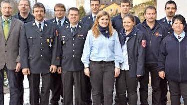 Der Vorstand der Kreisfeuerwehrjugend mit (v.l.) Bürgermeister Ralf Nowak, Kreisbrandrat Ralf Dressel, Ralf Schlinke, Andreas Franz, Kreisjugendwart Johannes Krines, Manfred Bühler, Anna Schmidt, Elias Schlinke, Alisia Pfuhlmann, Horst Burger, Johannes Schobig und Susanne Eckl.