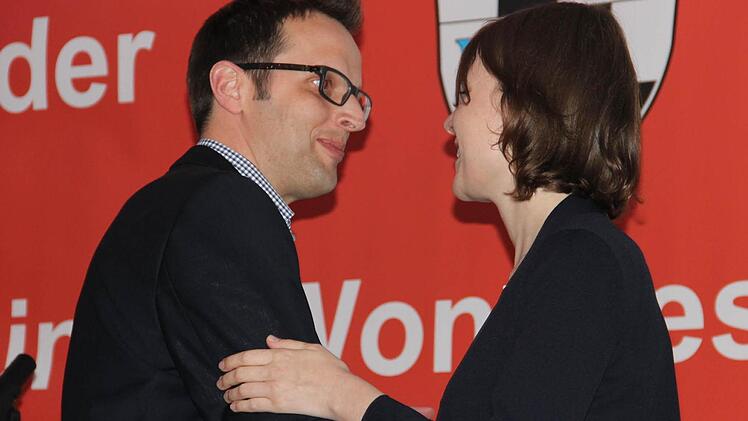 Landtagsvizepräsidentin Inge Aures und Vorstand Michael Rauterberg sowie die Bundestagabgeordnete Emmi Zeulner und Bürgermeister Andreas Pöhner (Bild) eröffneten die Feier mit dem ersten Tanz.  Foto: Katharina Müller-Sanke