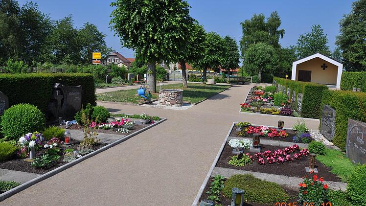 Äußerst gelungen ist der neue Weg im Schönderlinger Friedhof. Foto: Beatrix Lieb