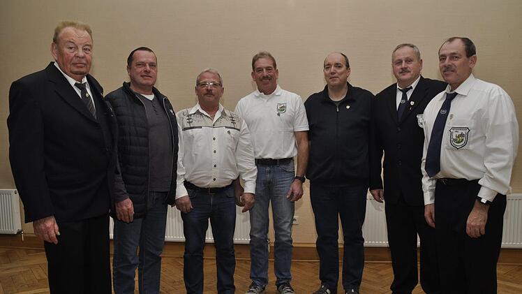 Für langjährige Zugehörigkeit zur Soldaten- und Reservistenkameradschaft Reiterswiesen und zum Bayerischen Soldatenbund wurden geehrt (von links): Manfred Kissner, Klaus Kiesel, Harald Werner, Arno Röder, Günter Fichte, Reinhard Kiesel und Jürgen Kiesel. Peter Klopf