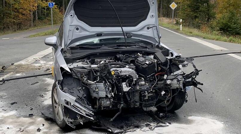 Unfall mit zwei Verletzten und Totalschäden im Kreis Kronach