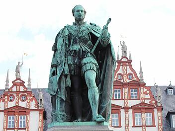 Das Denkmal von Prinz Albert auf dem Coburger Marktplatz und steht im Mittelpunkt einer ganz besonderen Aktion, die die Stadt Coburg angestoßen hat.  Foto: Ulrike Nauer