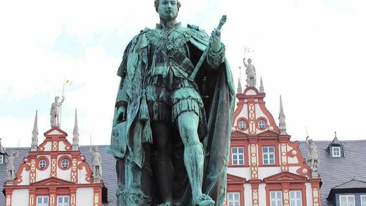 Das Denkmal von Prinz Albert auf dem Coburger Marktplatz und steht im Mittelpunkt einer ganz besonderen Aktion, die die Stadt Coburg angestoßen hat.  Foto: Ulrike Nauer