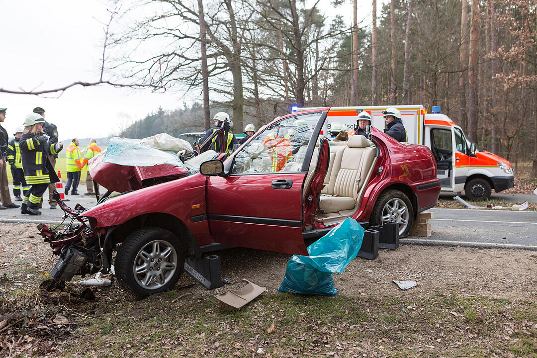 Toedlicher Verkehrsunfall bei Seukendorf