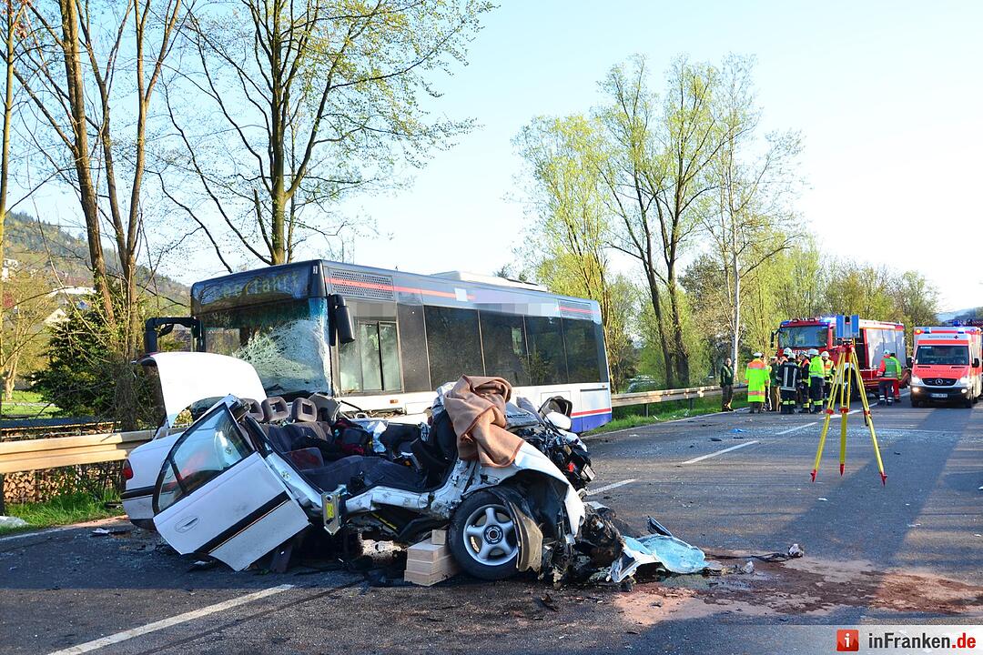 Miltenberg: Auto kollidiert mit Linenbus - ein Toter