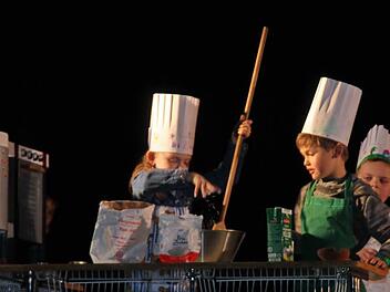 Je größer der Kochlöffel, desto besser die Weihnachtsbäckerei. Fotos: Klaus Klaschka