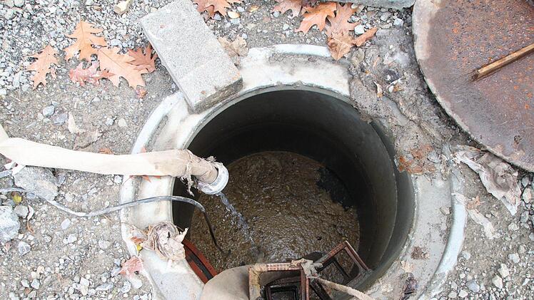 Blick in einen Kanalschacht Foto: Ulrike Müller