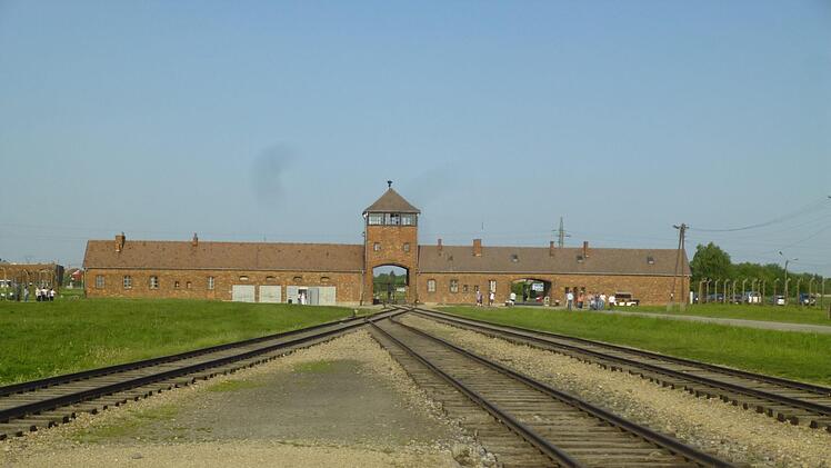 Eingang zum Konzentrationslager Auschwitz-Birkenau Foto: Hans Franz
