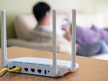 WLAN-Wellen: Die unsichtbare Technologie zur Identifikation von Personen.