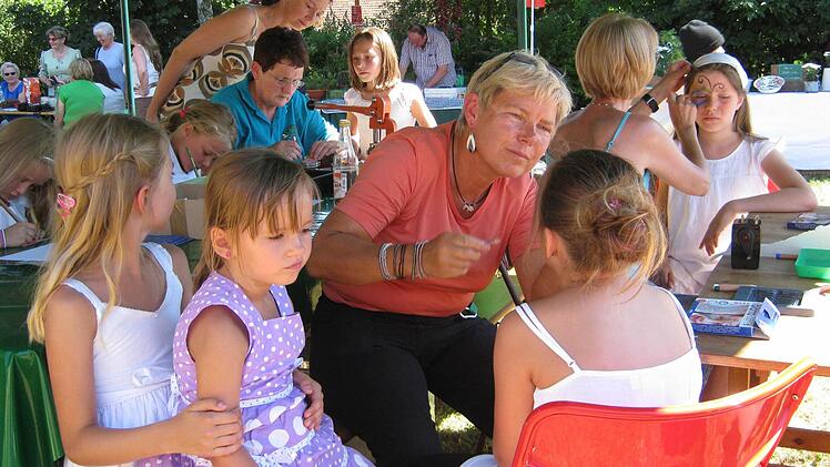 Kinderschminken gehörte zum Rahmenprogramm.