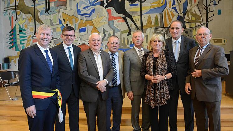 Ehemalige und jetzige Bürgermeister der Städte sowie Mitglieder des Partnerschaftskomitees.