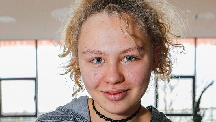 Lea-Fee (14)  aus Mühlhausen  "Ich habe einen anderen Style beim Zeichnen, finde aber  cool, was Thorsten macht. Und ich habe  gelernt, wie das mit den Köpfen geht, dass man  erst Linien reinmacht und so. "  Foto: Matthias Hoch