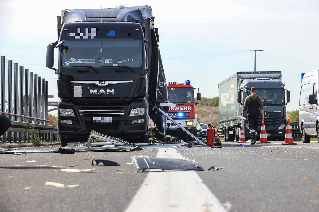 Schwerer Unfall A71: Lkw-Fahrer lebensgefährlich verletzt