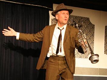 Wolfgang Krebs verkörpert einen Trompeter, der den Ausnahme-Pianisten Danny T.C. Lemon Boodman Novecento kennenlernen darf  - und erzählt eine  Geschichte von Freundschaft bis in den Tod. Foto: Sonja Adam