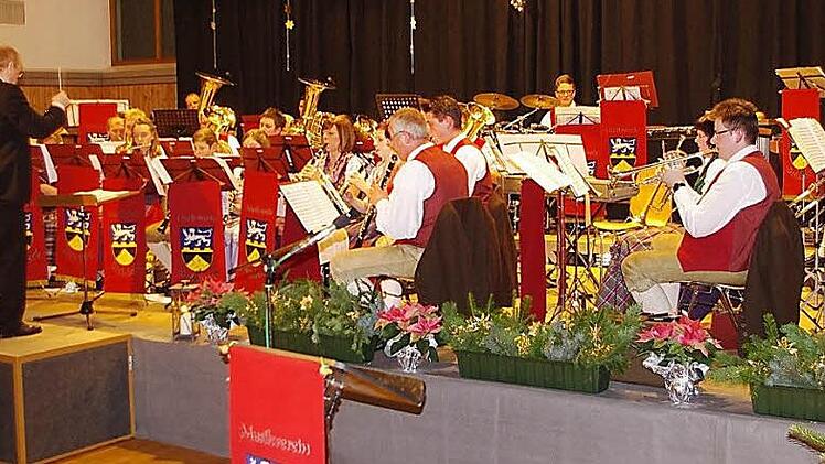 Der Musikverein Steinberg bei einem seiner Weihnachtskonzerte Foto: Heike Schülein