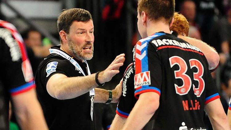 Robert Andersson (links) ist seit März 2015 beim HC Erlangen an der Seitenlinie aktiv. Foto: Werner F. Schönberger