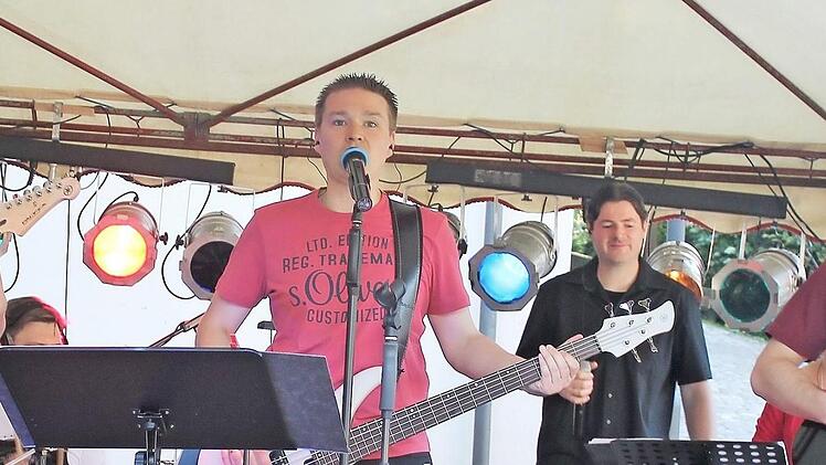 Die Band "G'scheggerd" rockt am Freitag, 4. August, auf Einladung des Diakonischen Werks im Biergarten auf dem Zeilberg. Foto: privat