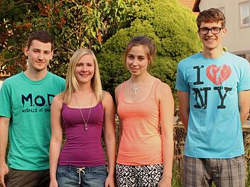 Die Vorstandsmitglieder Kassenwart Kevin Hosseinian, Kassenprüferin Jennifer Baum, Zite Vorsitzende Fenja Jahn und Vorsitzender Dominik Baum (von links) - nicht auf dem Bild Schriftführerin Katharina Hofmann.  Foto: Günther Geiling